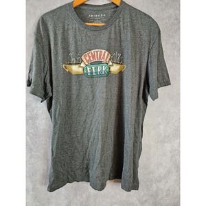 Central Perk Men's FRIENDS NBC Graphic T-Shirt. Gray. Size XL